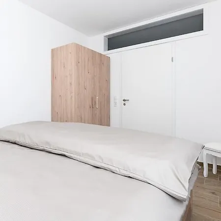 Landwarf Grafthof דירה *